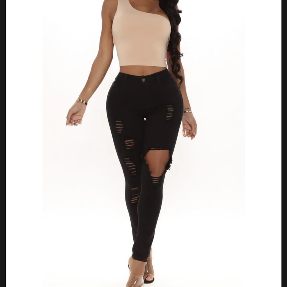 Women’s Fashion nova Black skinny jeans size 5 (W26)